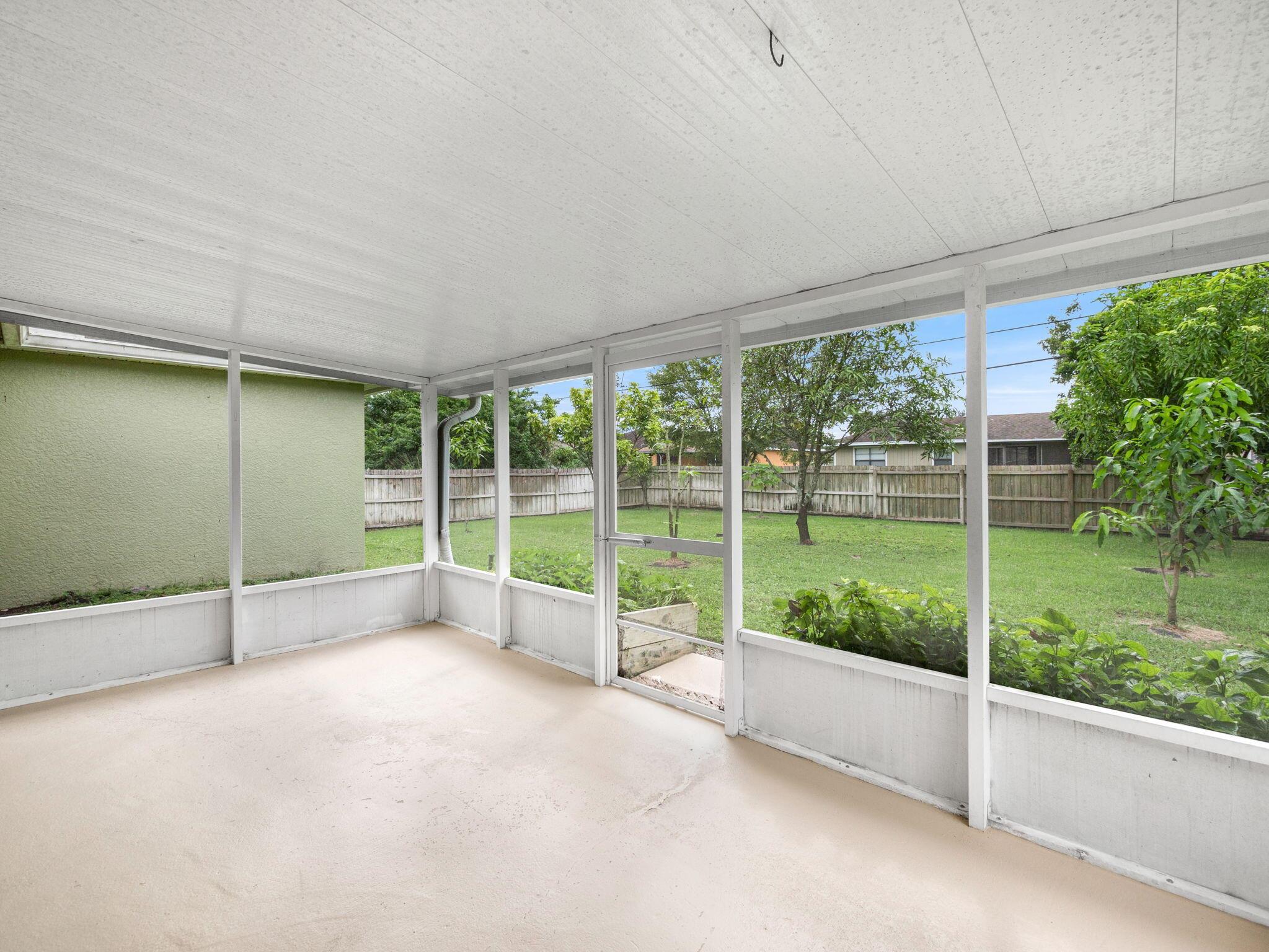 209 SW Tulip Boulevard