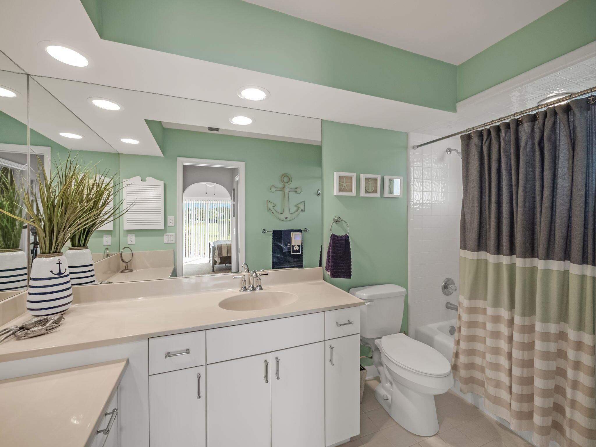 6346 SE Oakmont Place