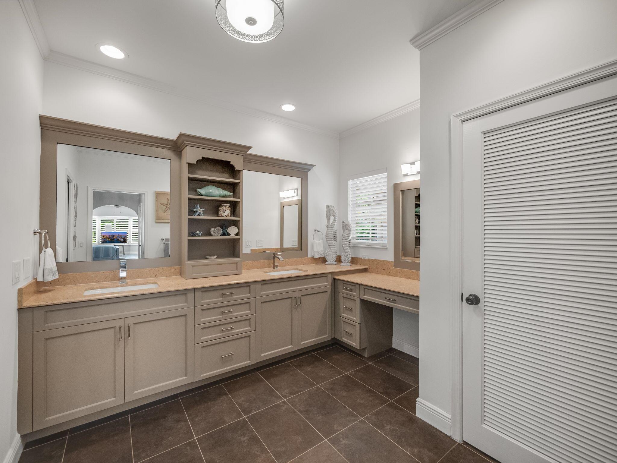 6346 SE Oakmont Place