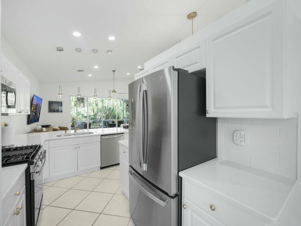 392 NW Granville Street