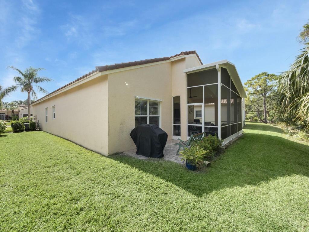 392 NW Granville Street