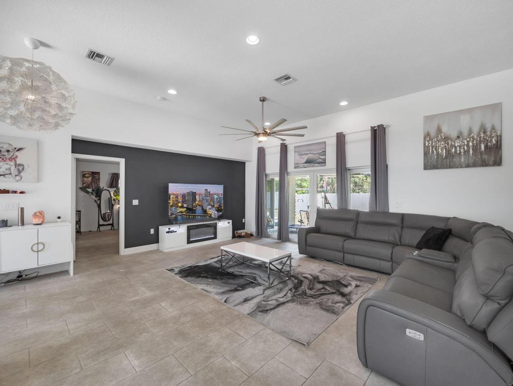 4201 SW Yalta Street