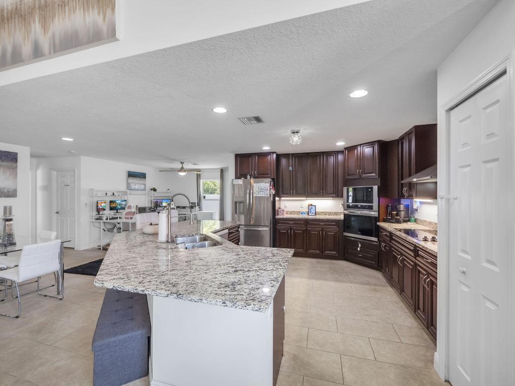 4201 SW Yalta Street