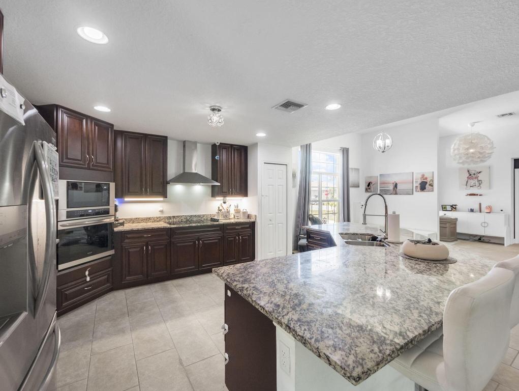 4201 SW Yalta Street