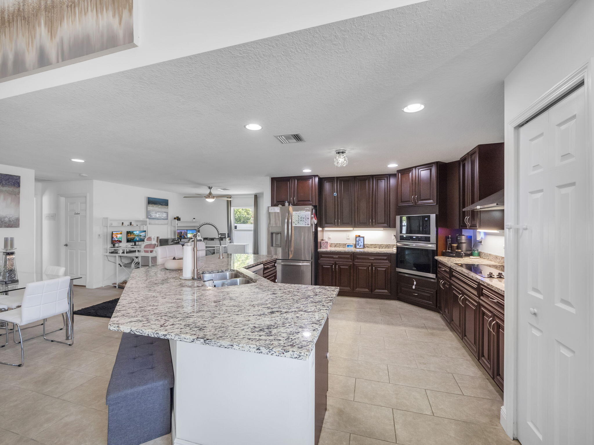 4201 SW Yalta Street