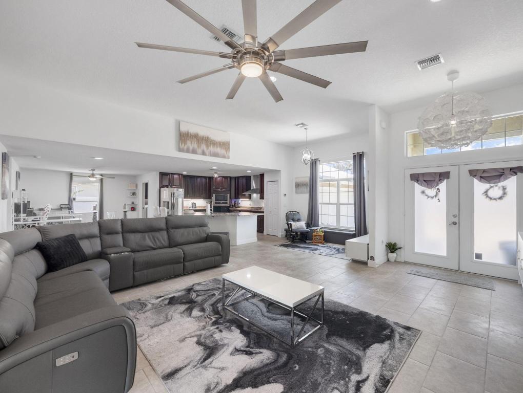 4201 SW Yalta Street