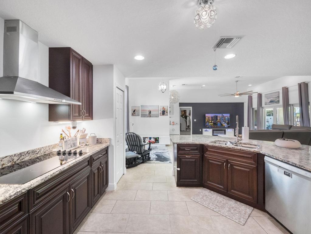 4201 SW Yalta Street