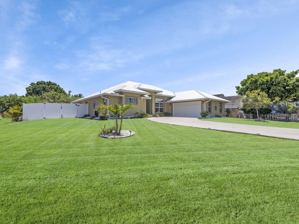 4201 SW Yalta Street