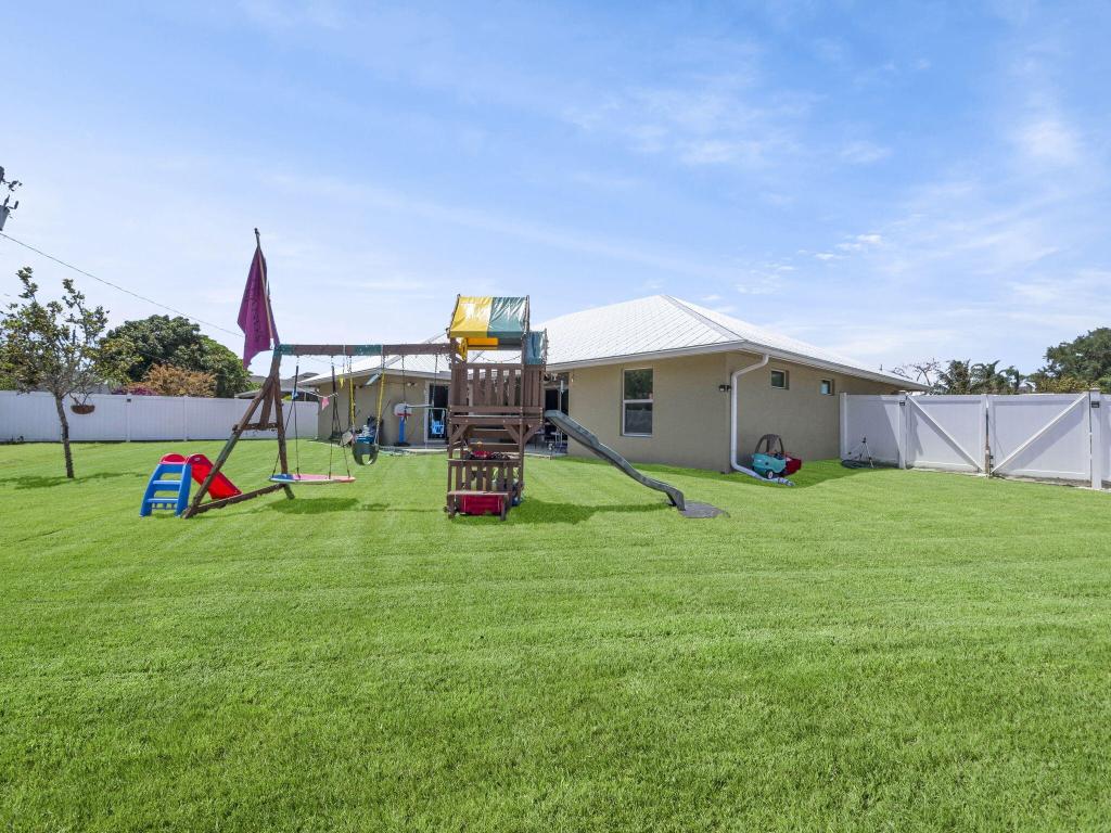 4201 SW Yalta Street