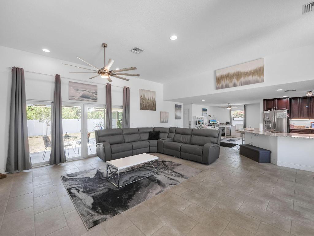 4201 SW Yalta Street