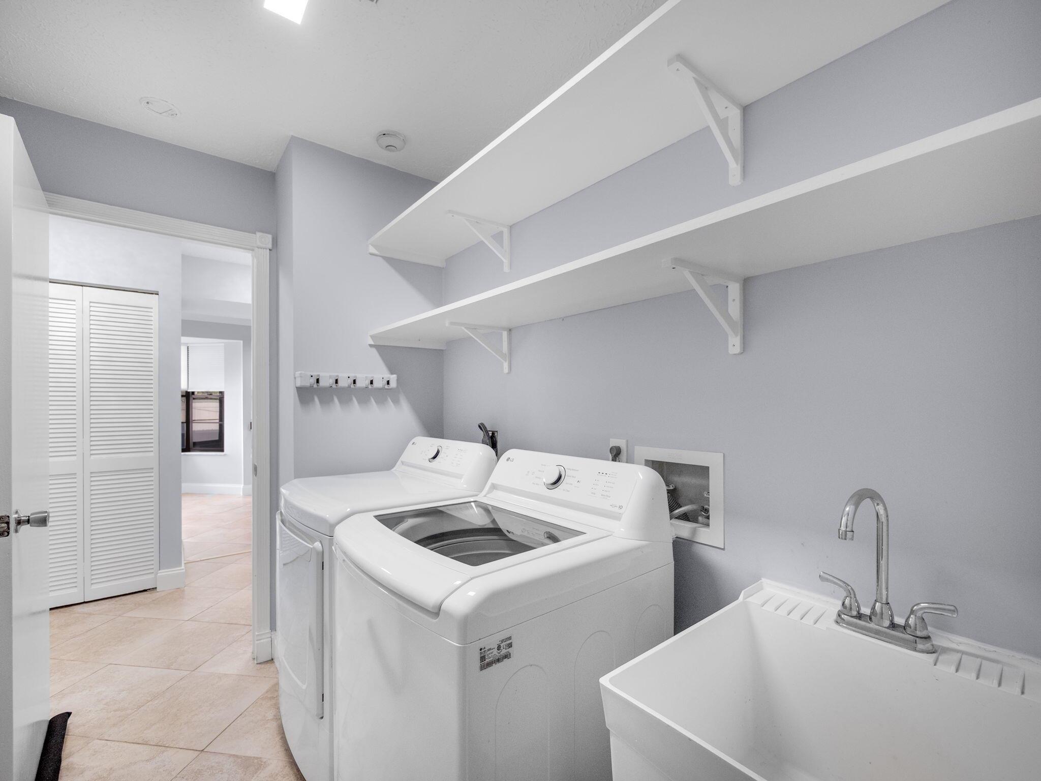 1409 SW Aachen Avenue