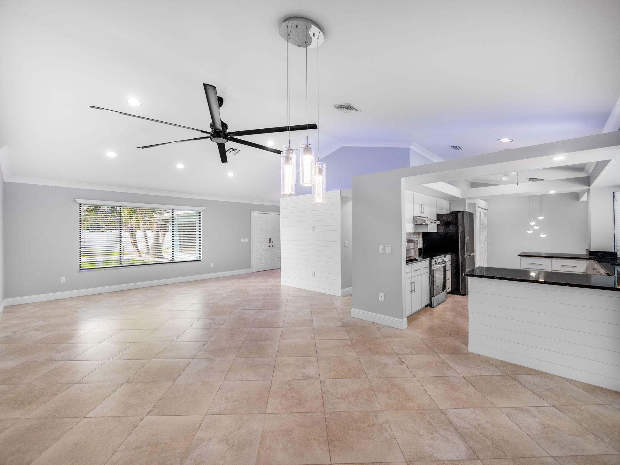 1409 SW Aachen Avenue