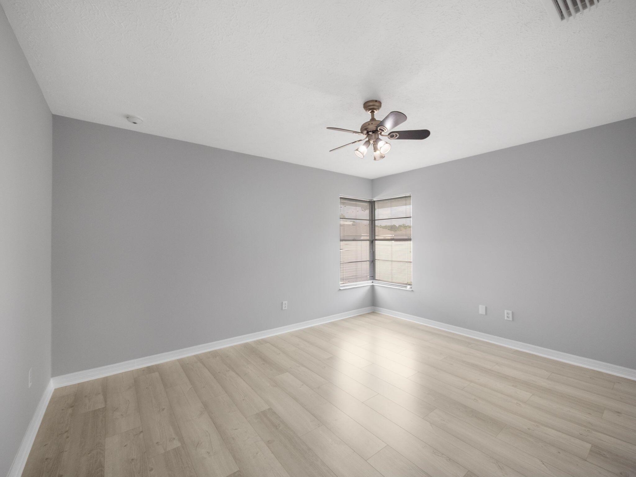 1409 SW Aachen Avenue