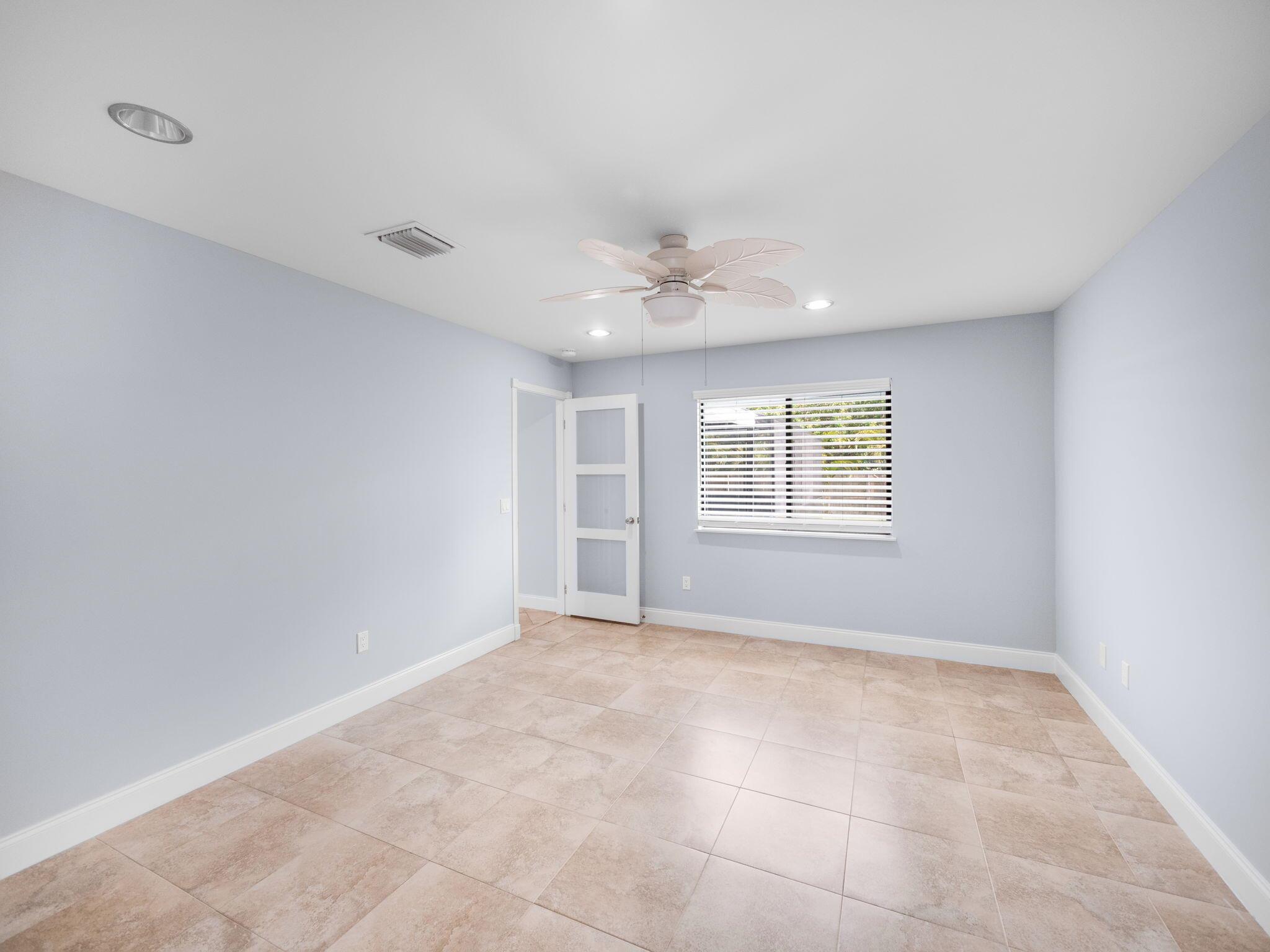 1409 SW Aachen Avenue