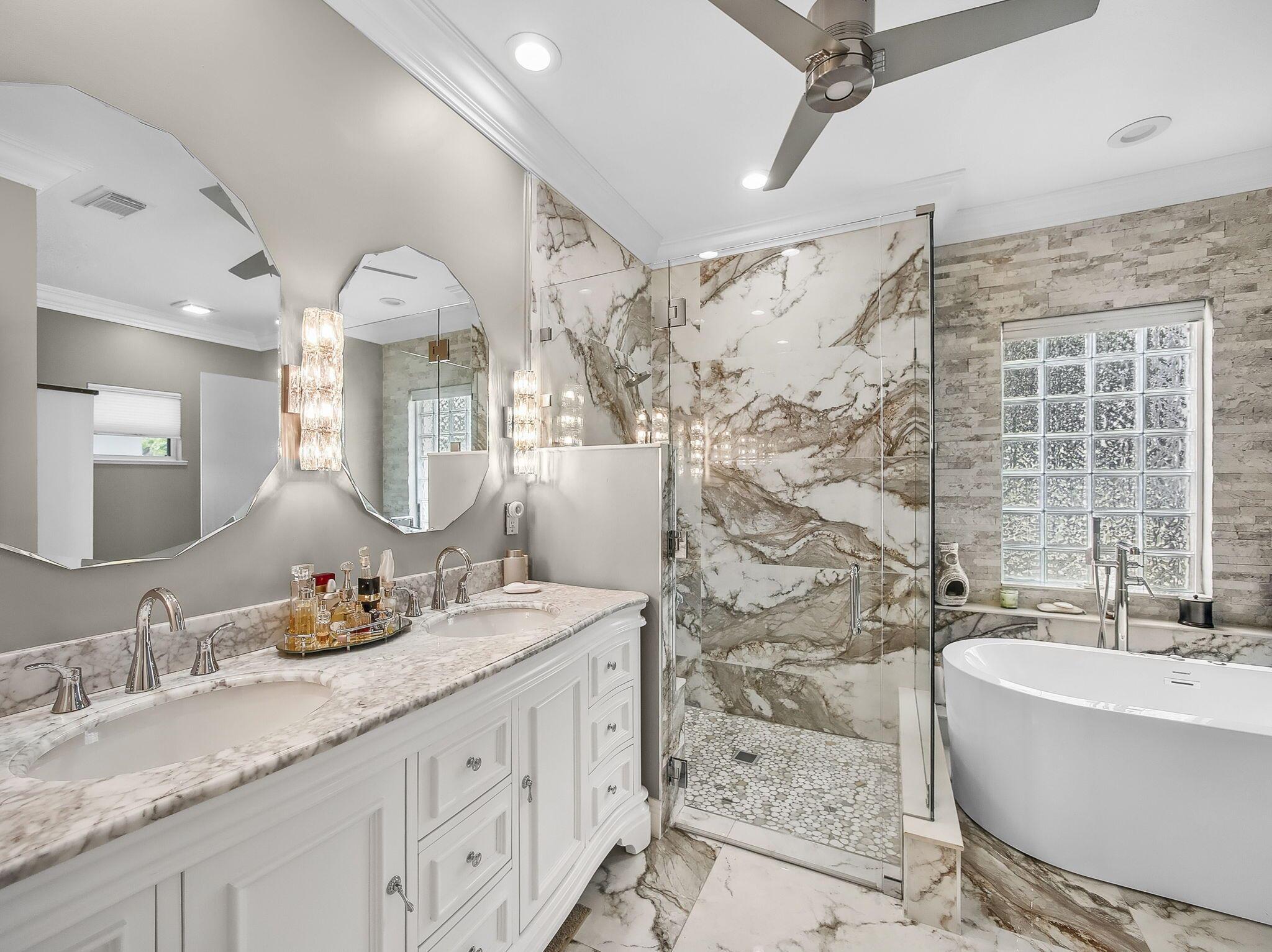 8868 SW Fishermans Wharf Drive