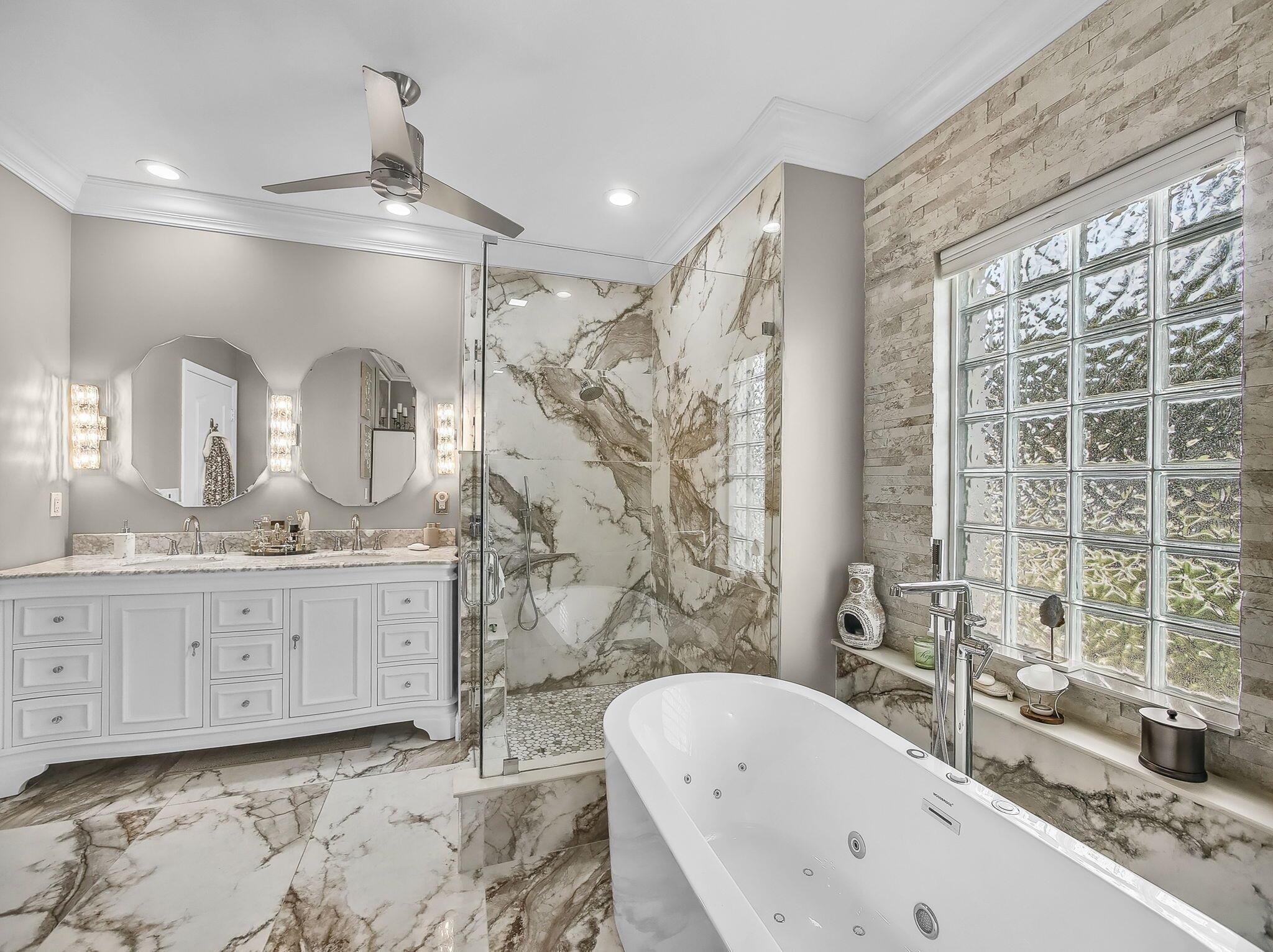 8868 SW Fishermans Wharf Drive