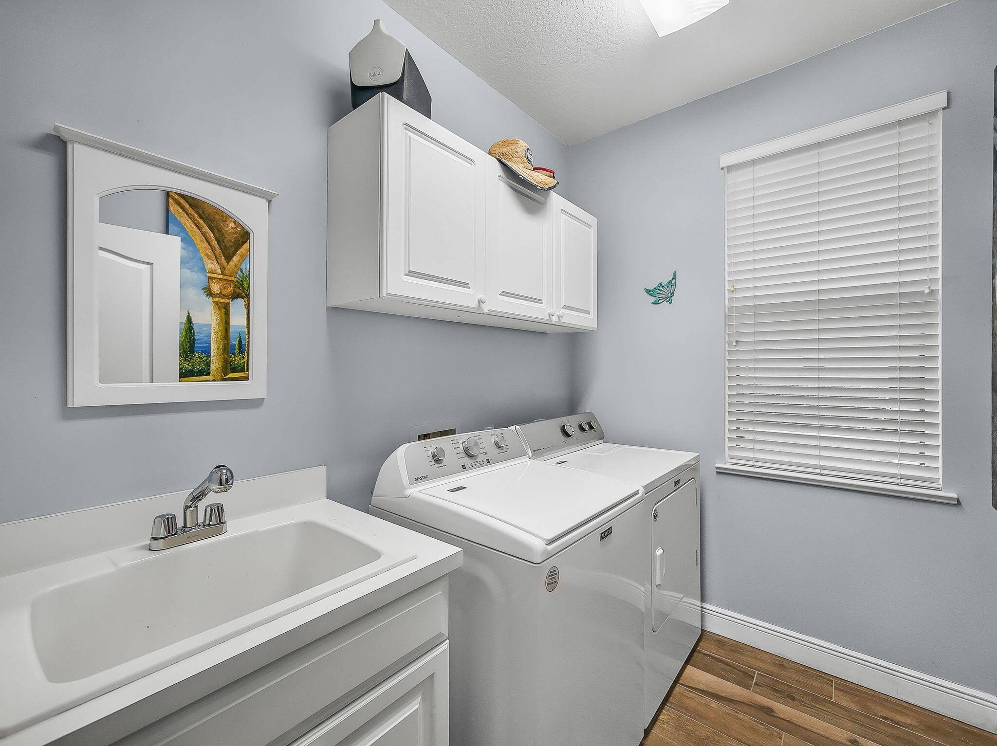 8868 SW Fishermans Wharf Drive