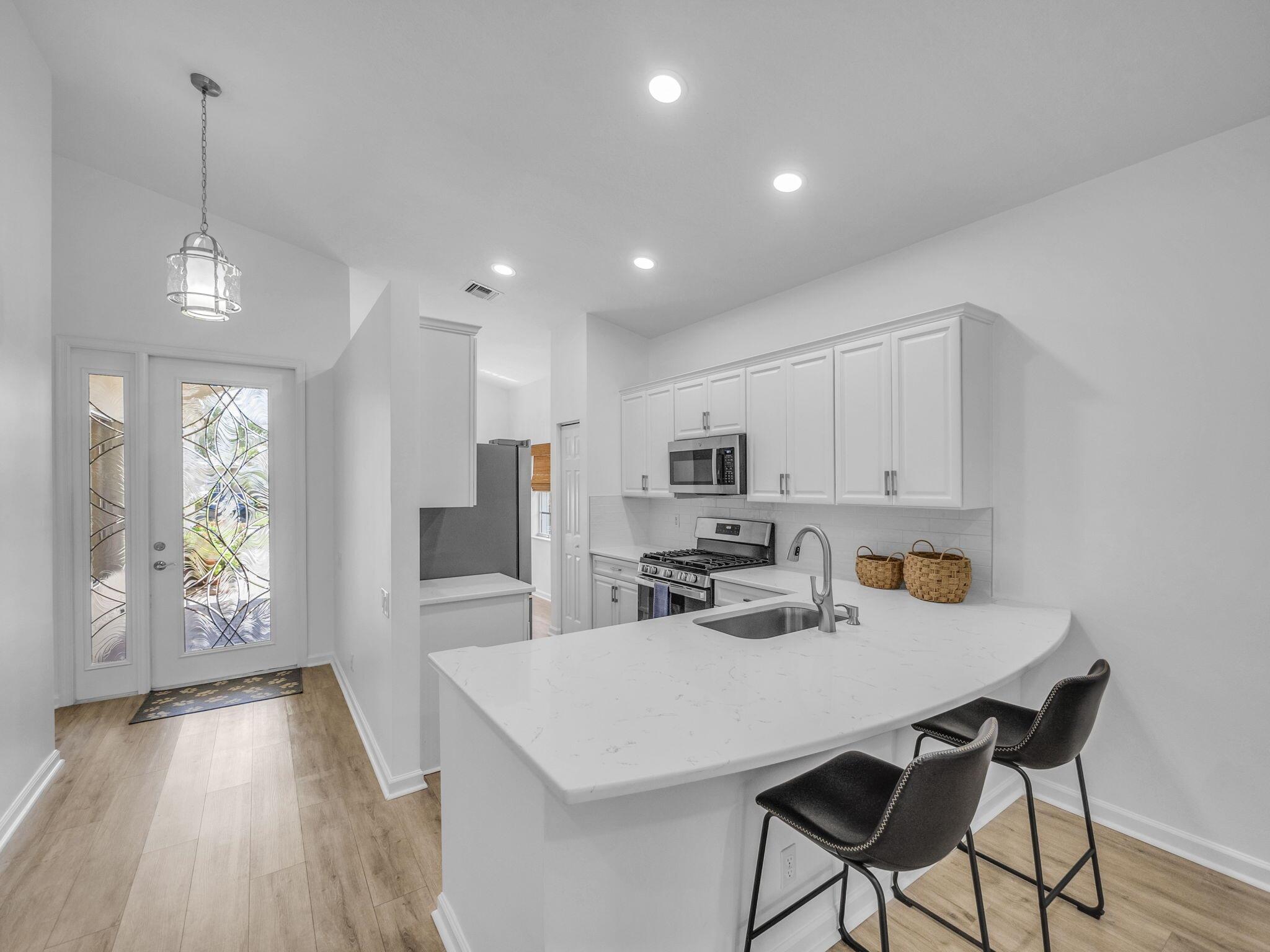 312 NW Alana Avenue