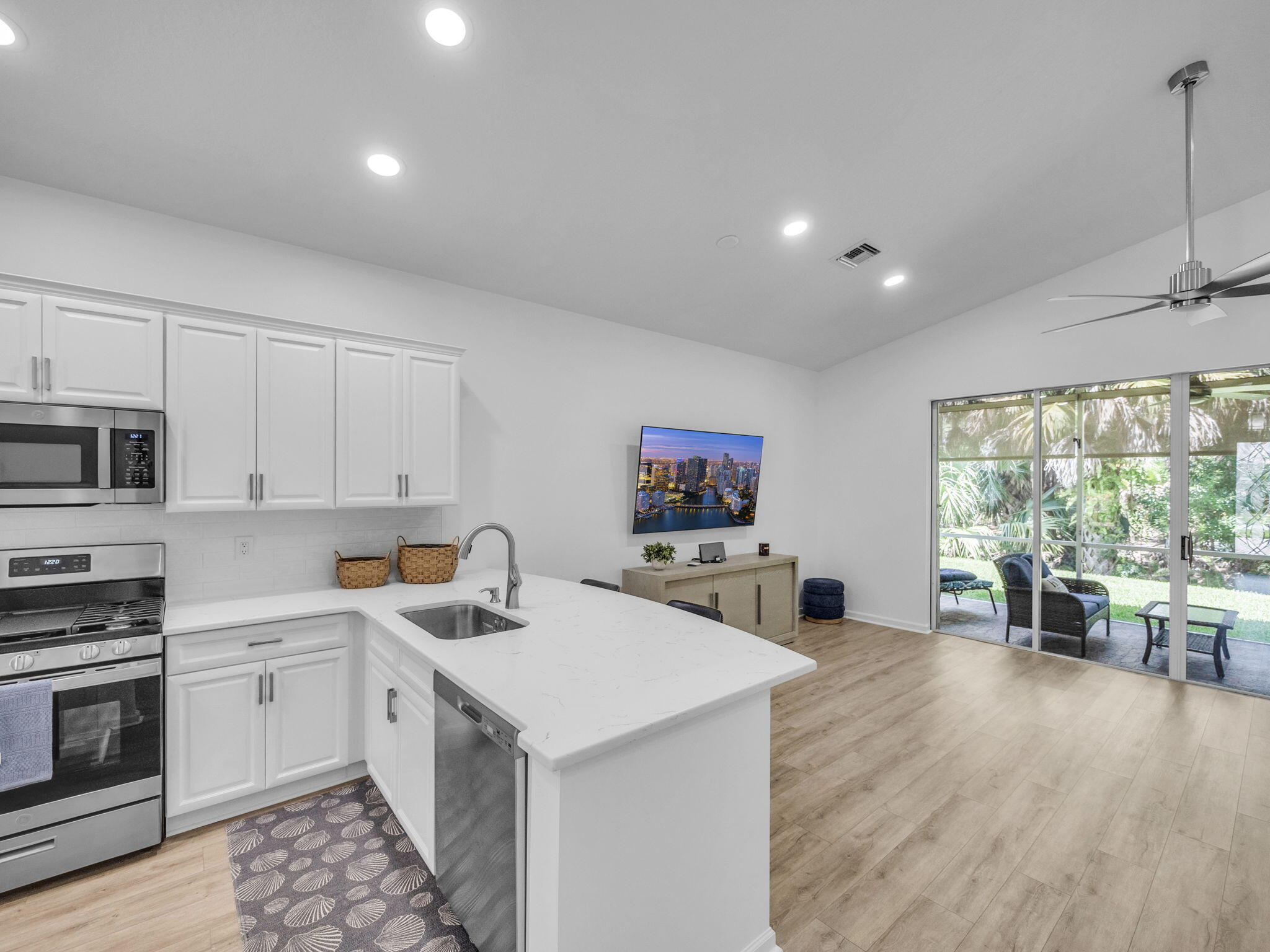 312 NW Alana Avenue