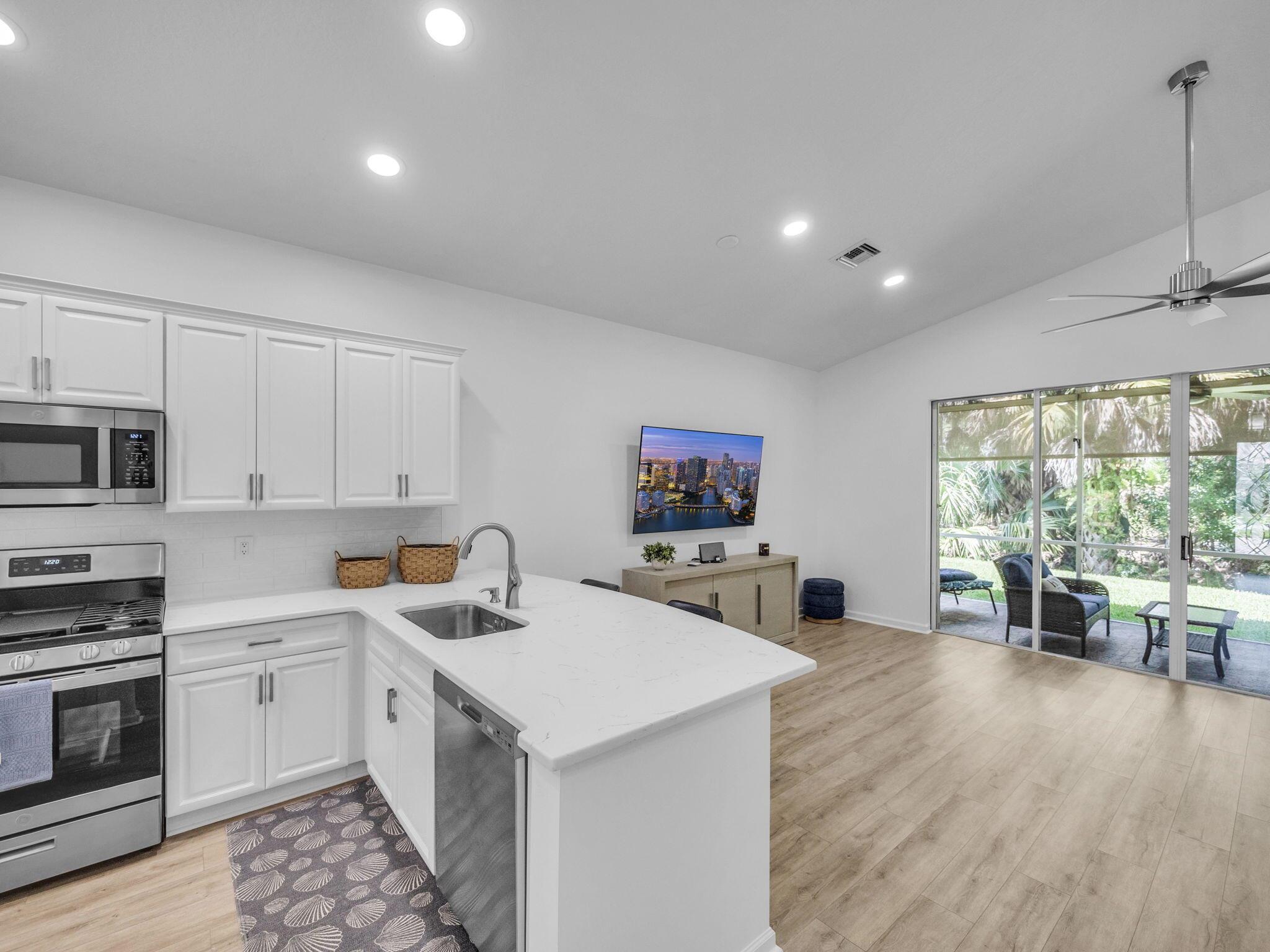 312 NW Alana Avenue