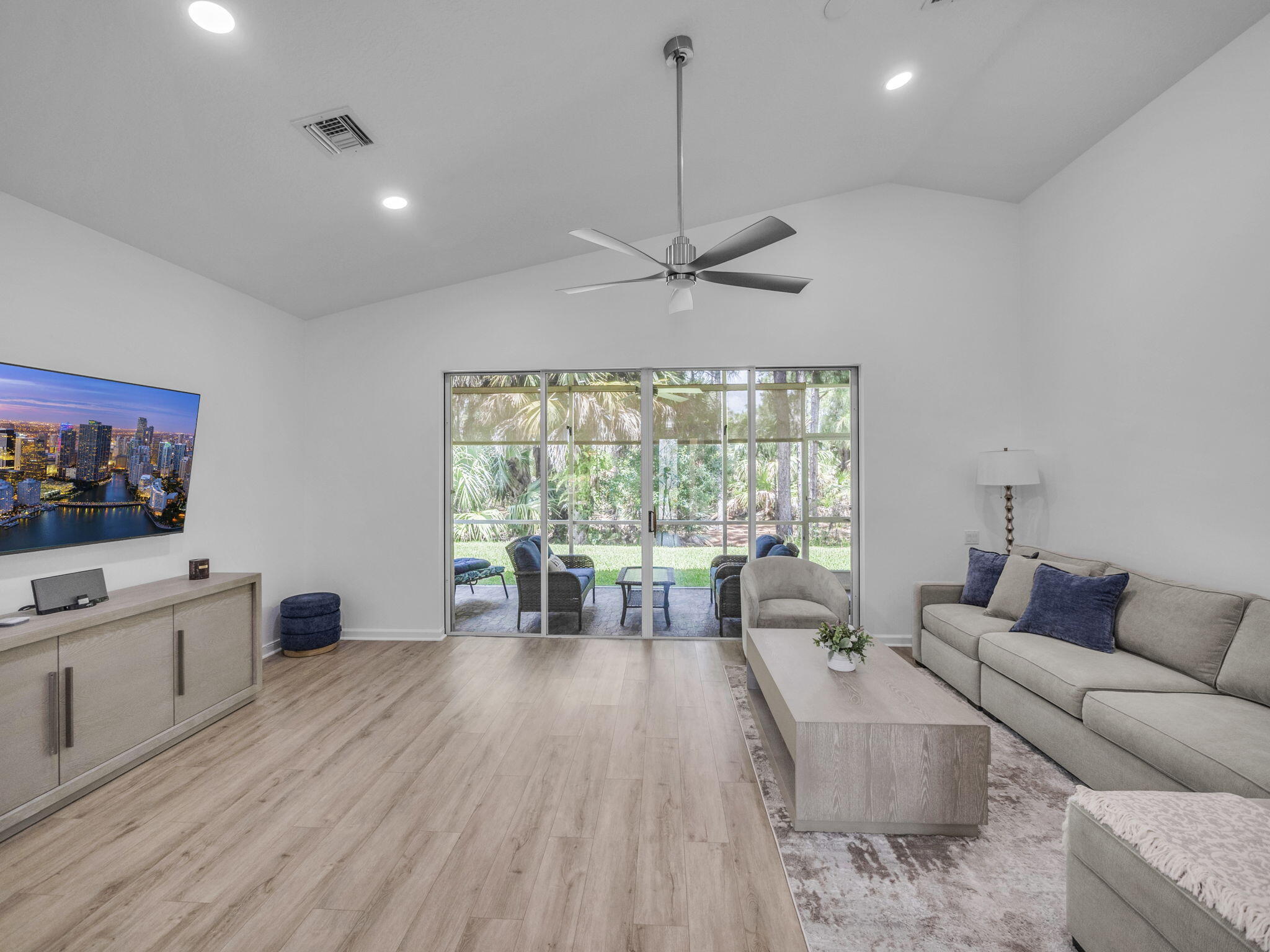 312 NW Alana Avenue