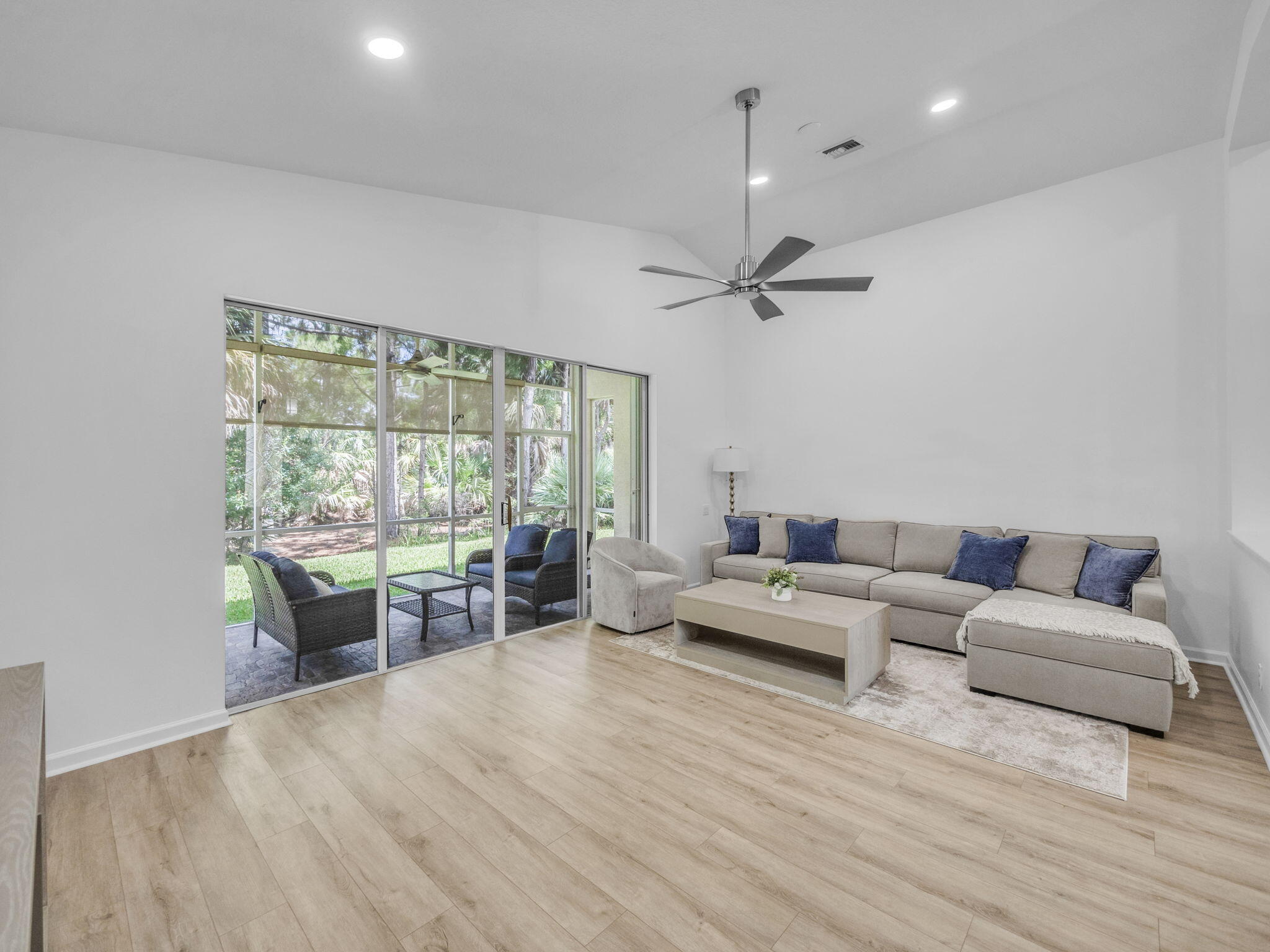 312 NW Alana Avenue