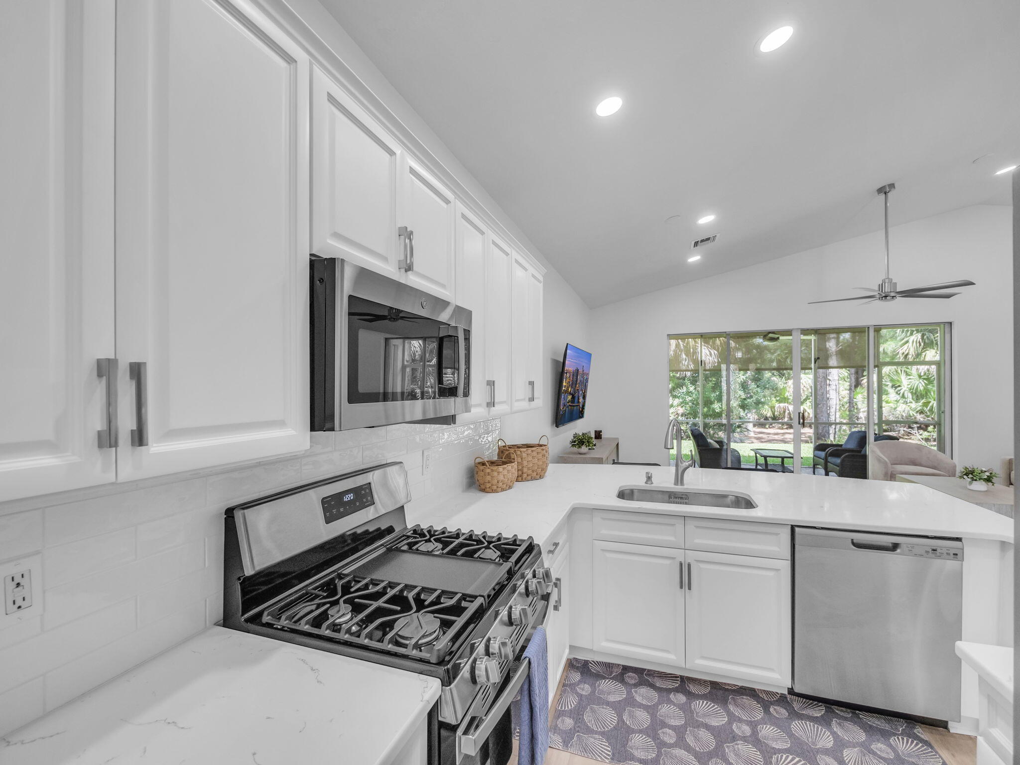 312 NW Alana Avenue