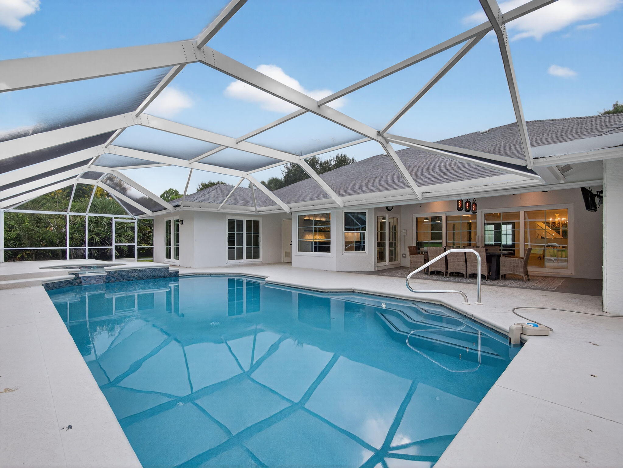 8025 SW Yachtsmans Drive