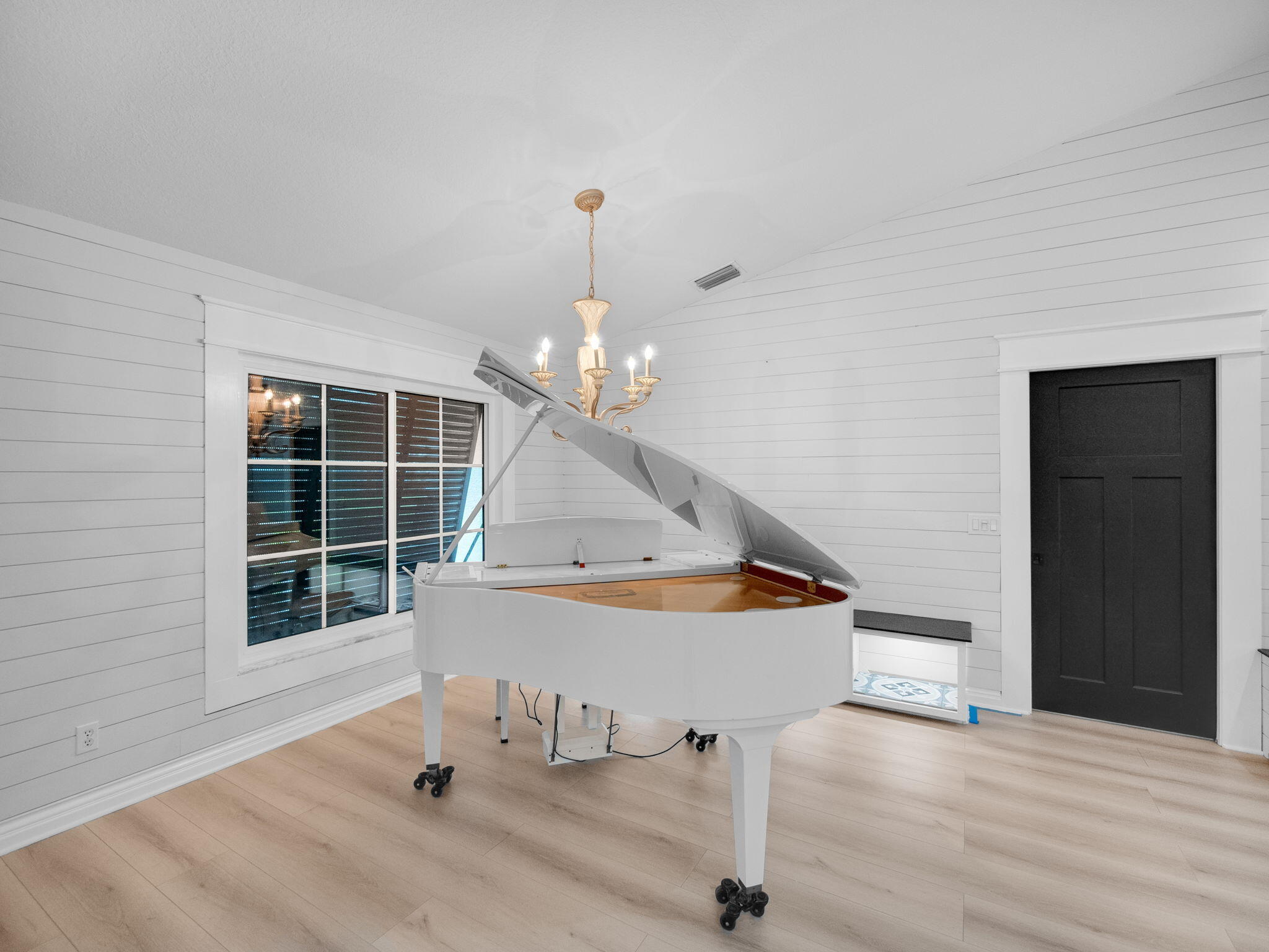 8025 SW Yachtsmans Drive