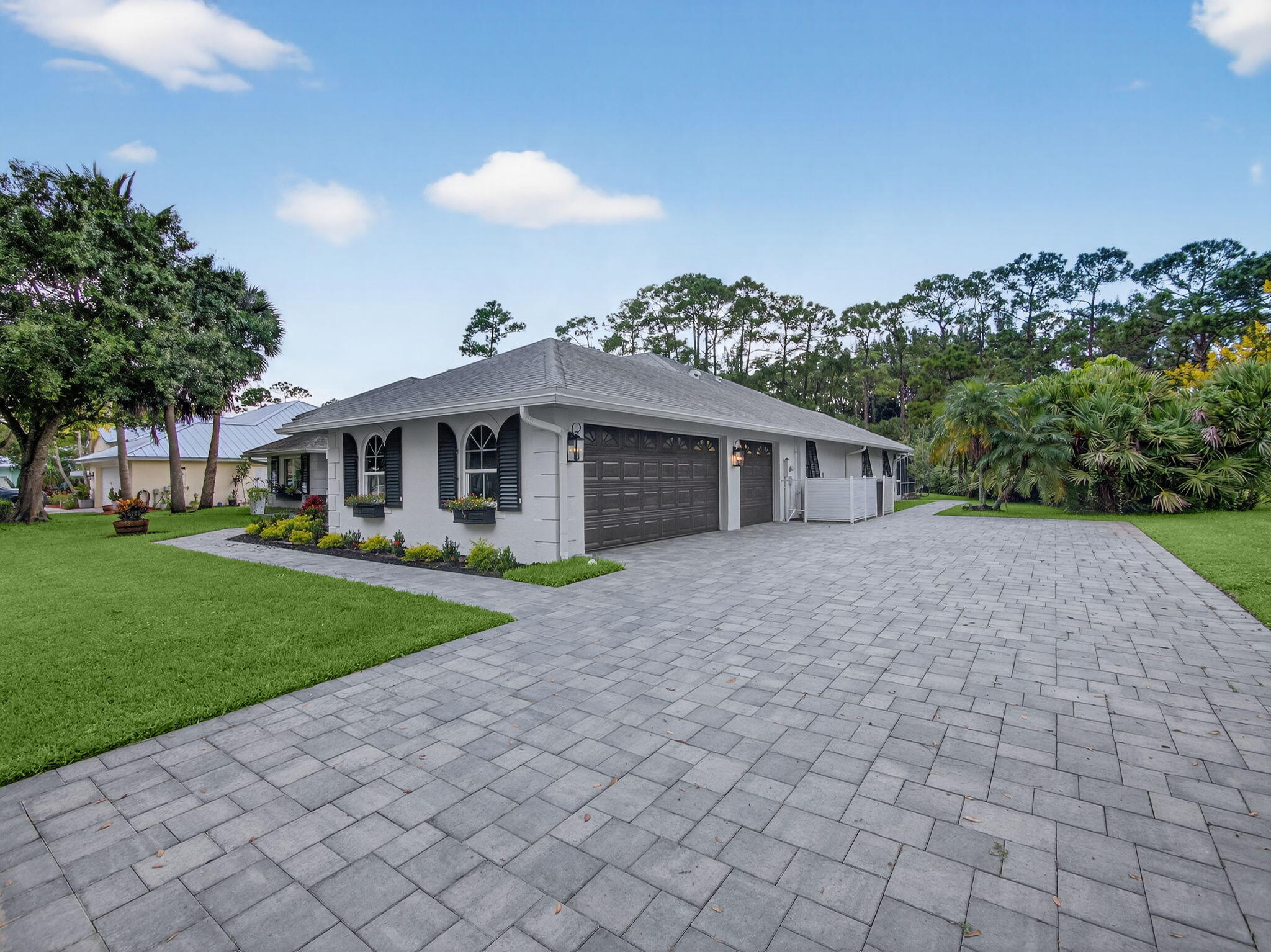 8025 SW Yachtsmans Drive