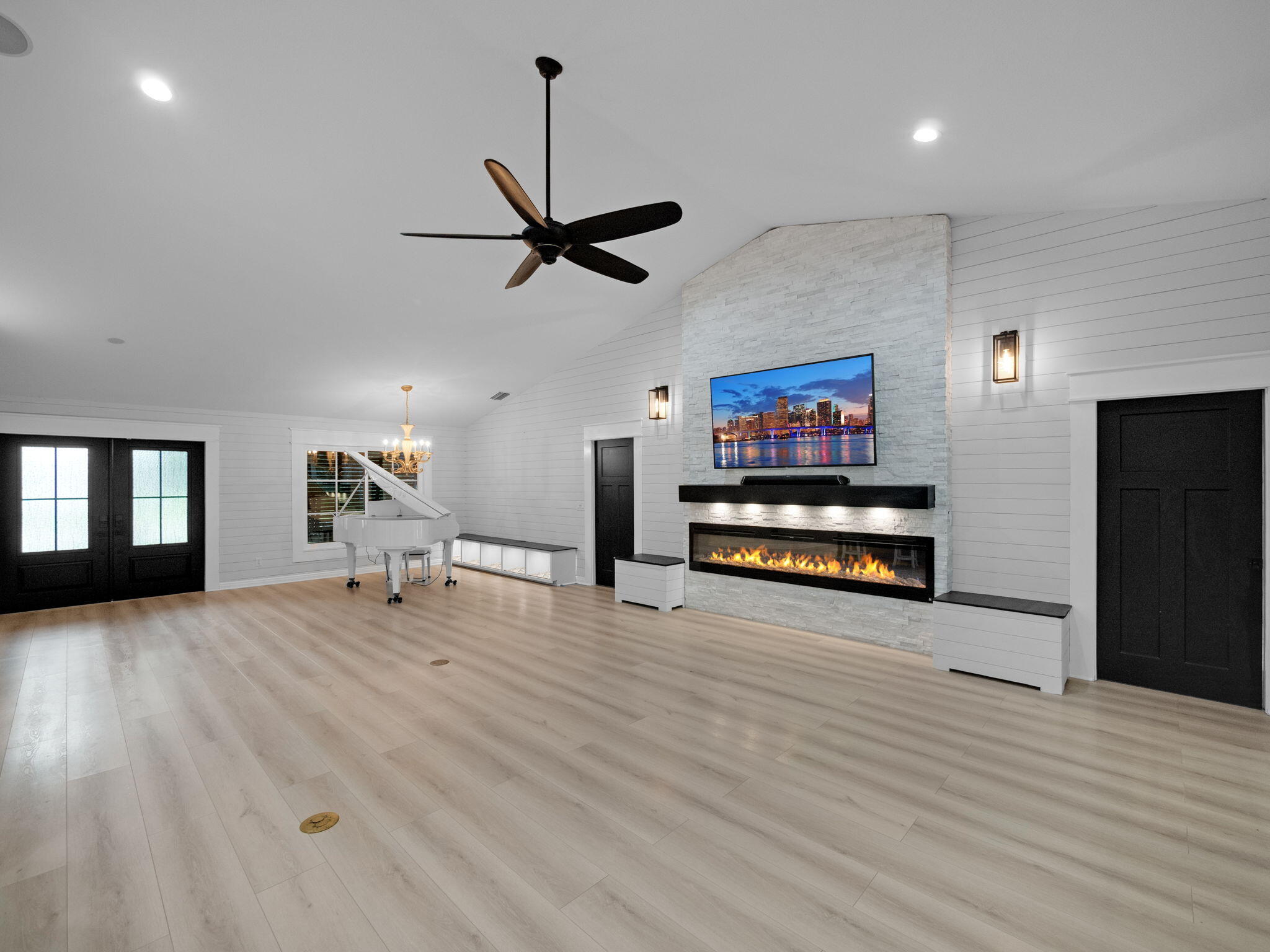 8025 SW Yachtsmans Drive