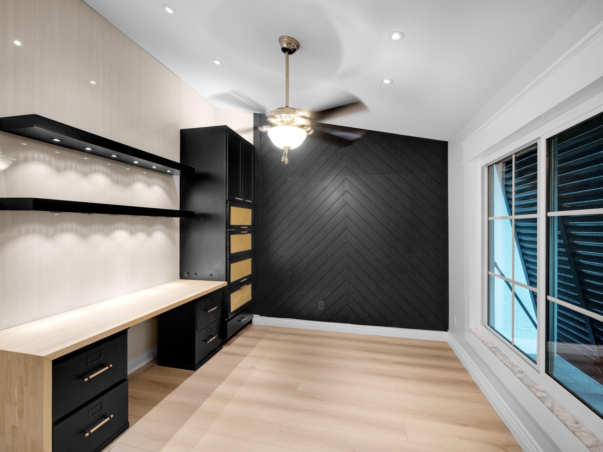 8025 SW Yachtsmans Drive