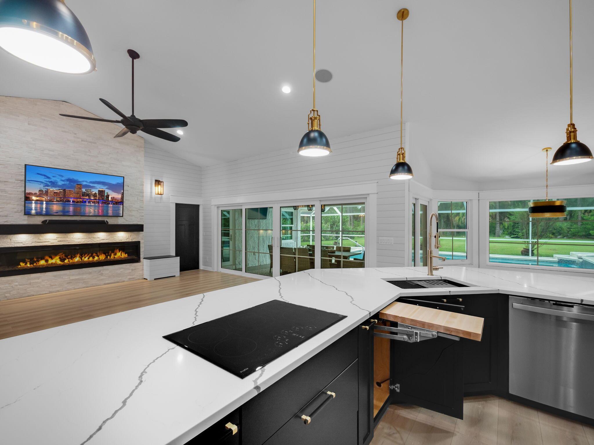 8025 SW Yachtsmans Drive