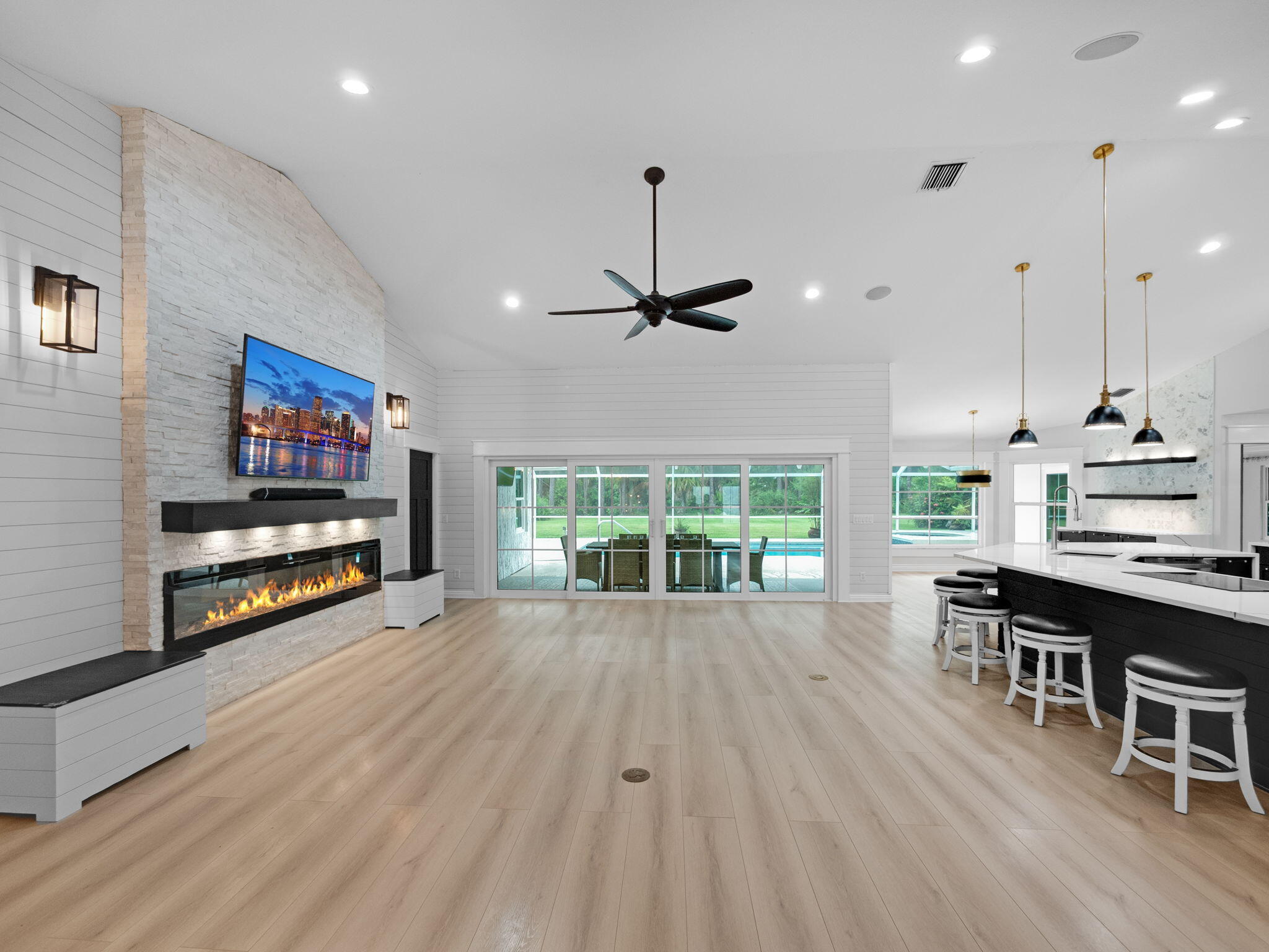 8025 SW Yachtsmans Drive