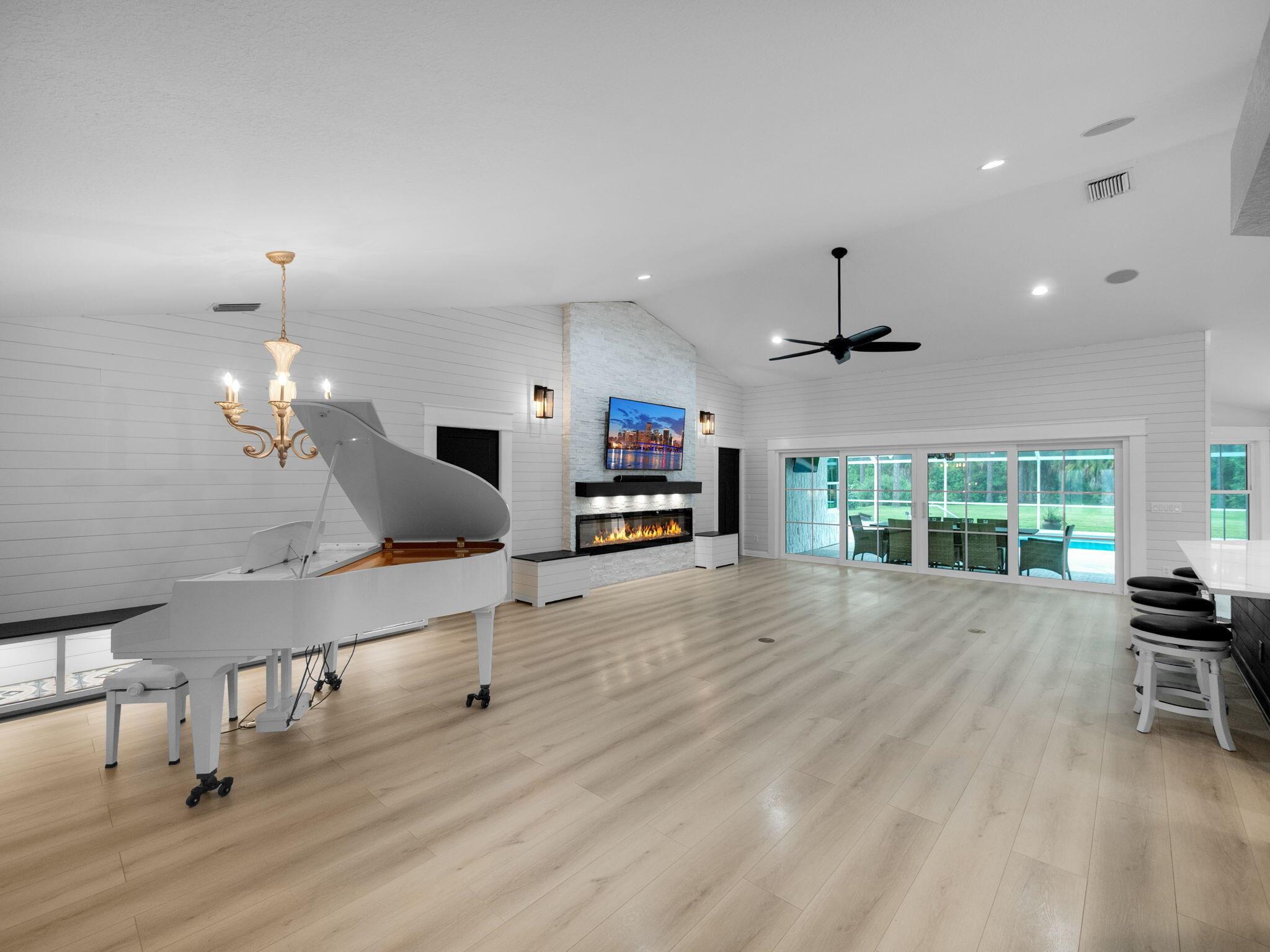 8025 SW Yachtsmans Drive