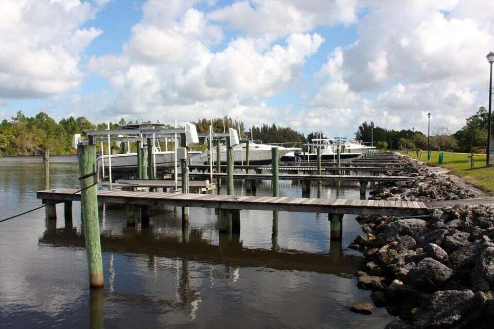 8025 SW Yachtsmans Drive