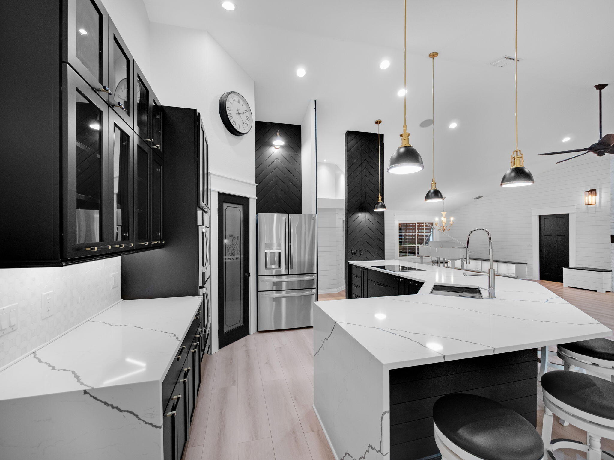 8025 SW Yachtsmans Drive