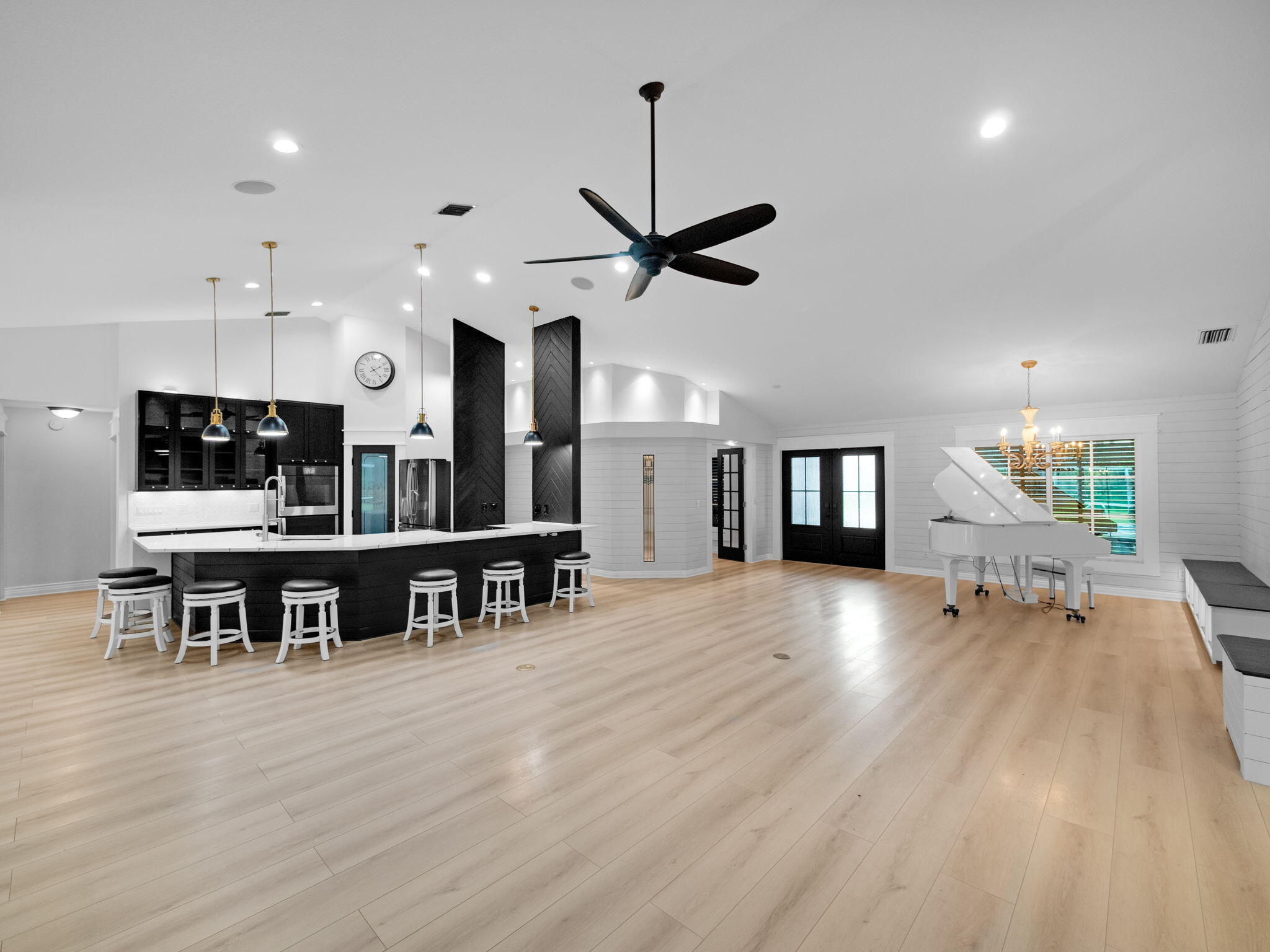 8025 SW Yachtsmans Drive