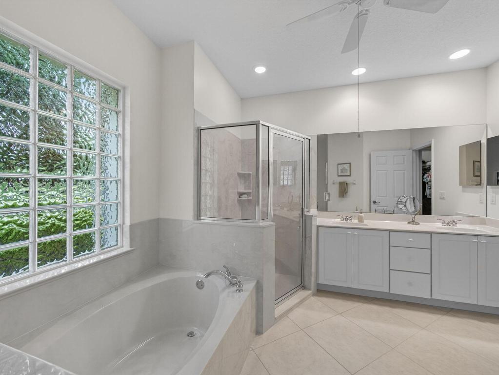 8836 SW Fishermans Wharf Drive