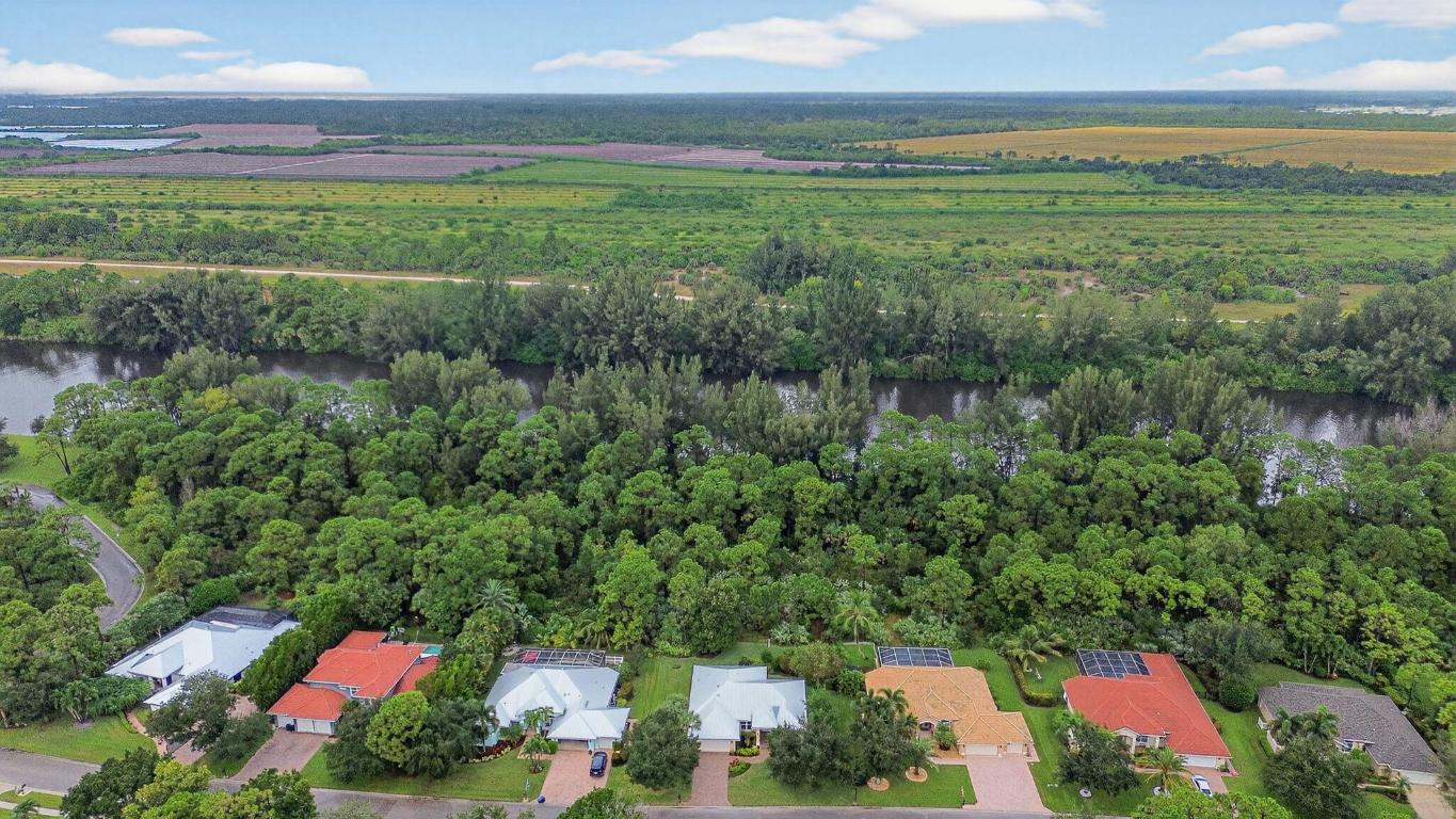 8836 SW Fishermans Wharf Drive