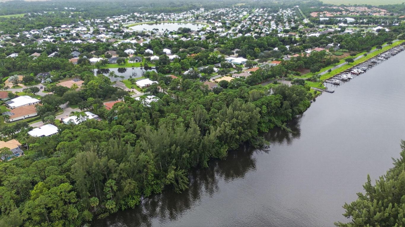 8836 SW Fishermans Wharf Drive