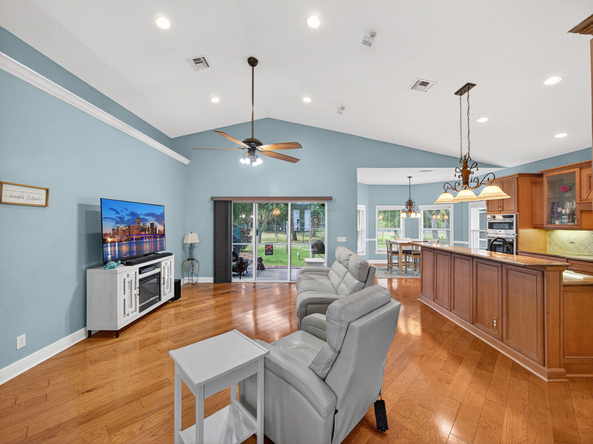8946 SW Fishermans Wharf Drive