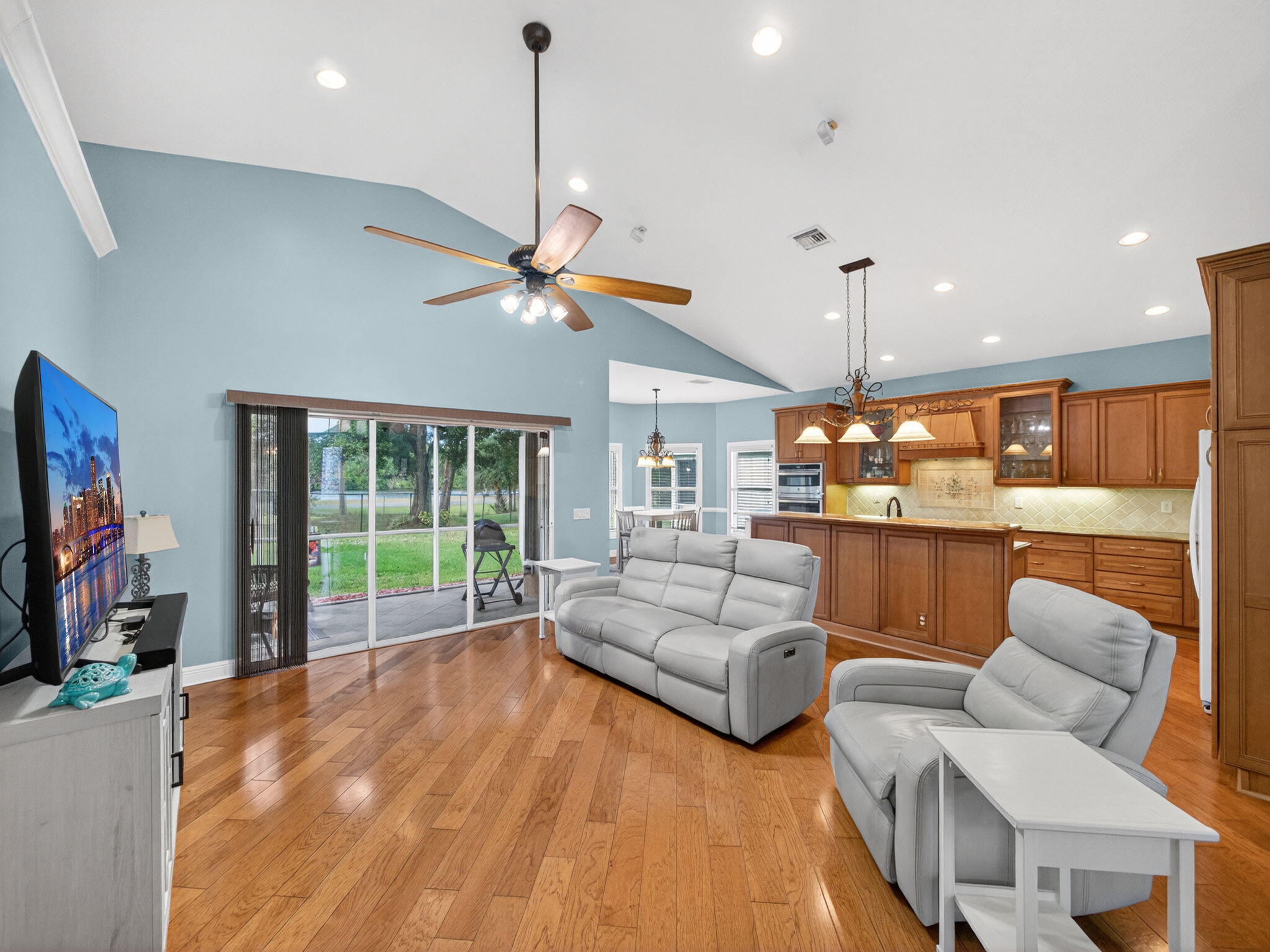 8946 SW Fishermans Wharf Drive