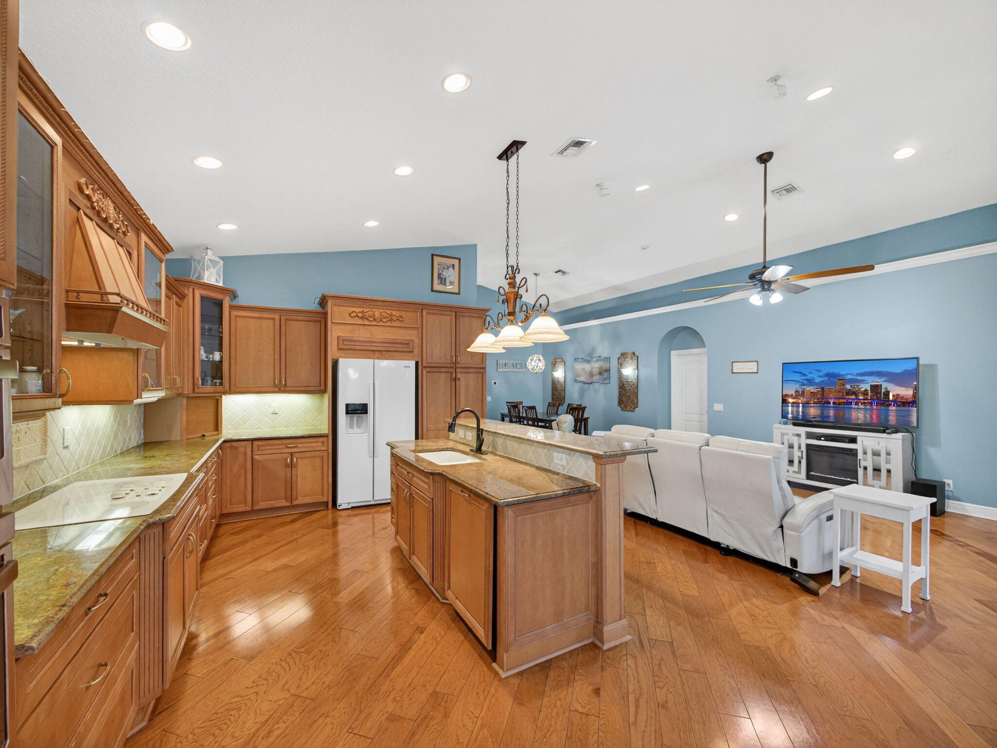 8946 SW Fishermans Wharf Drive