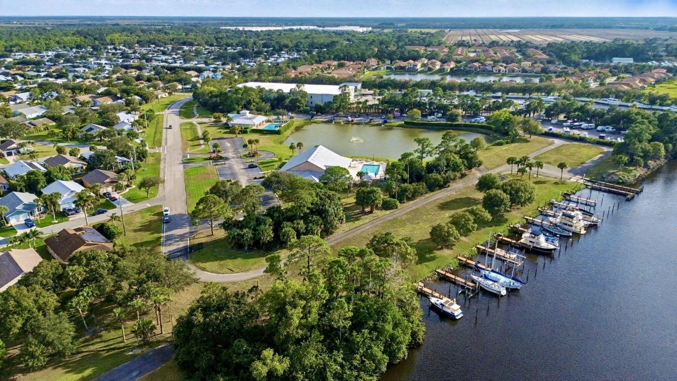 8946 SW Fishermans Wharf Drive