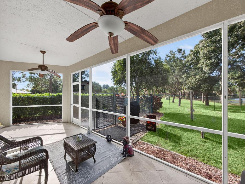 8946 SW Fishermans Wharf Drive