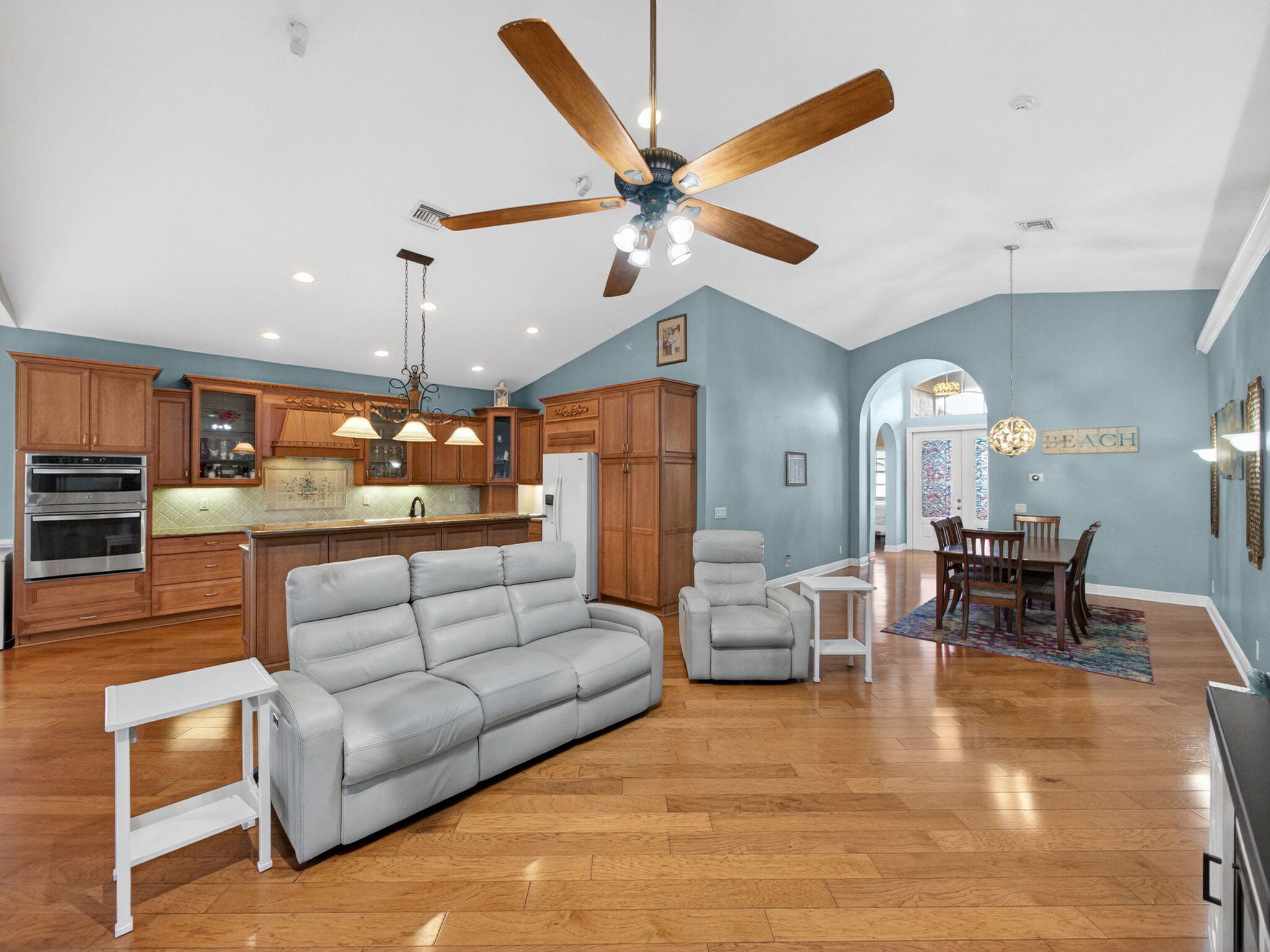 8946 SW Fishermans Wharf Drive