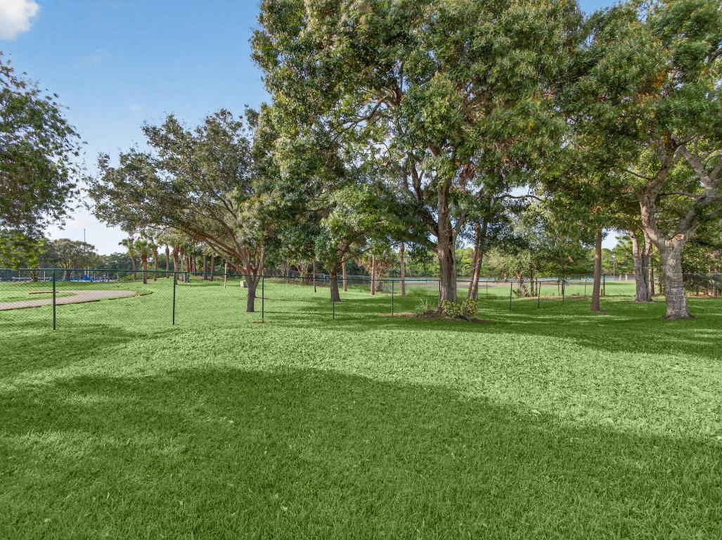 8946 SW Fishermans Wharf Drive