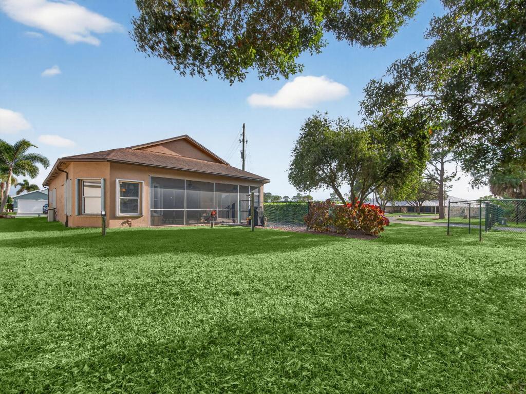 8946 SW Fishermans Wharf Drive