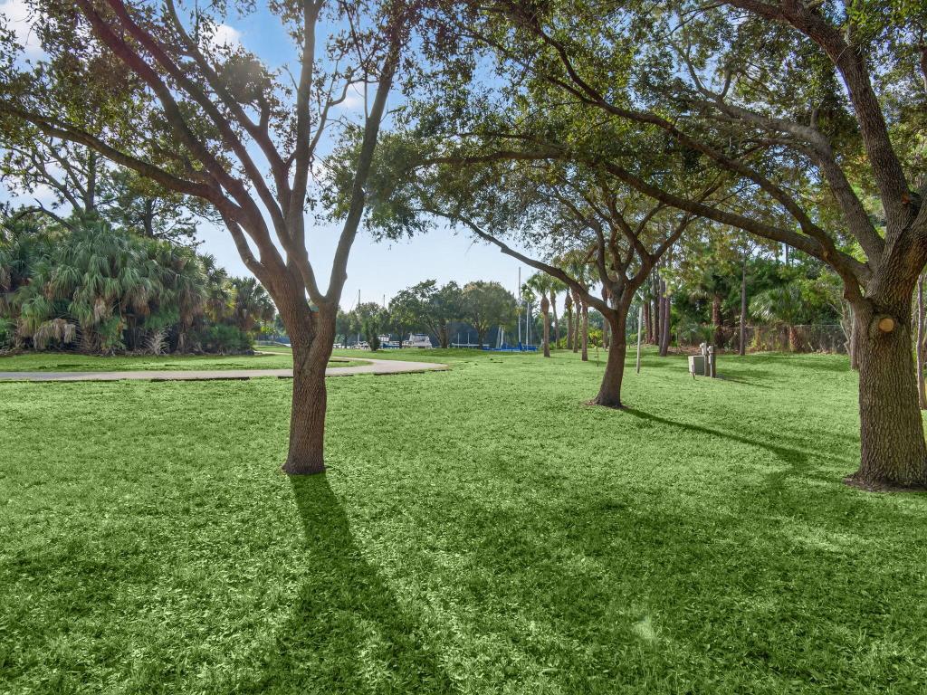 8946 SW Fishermans Wharf Drive